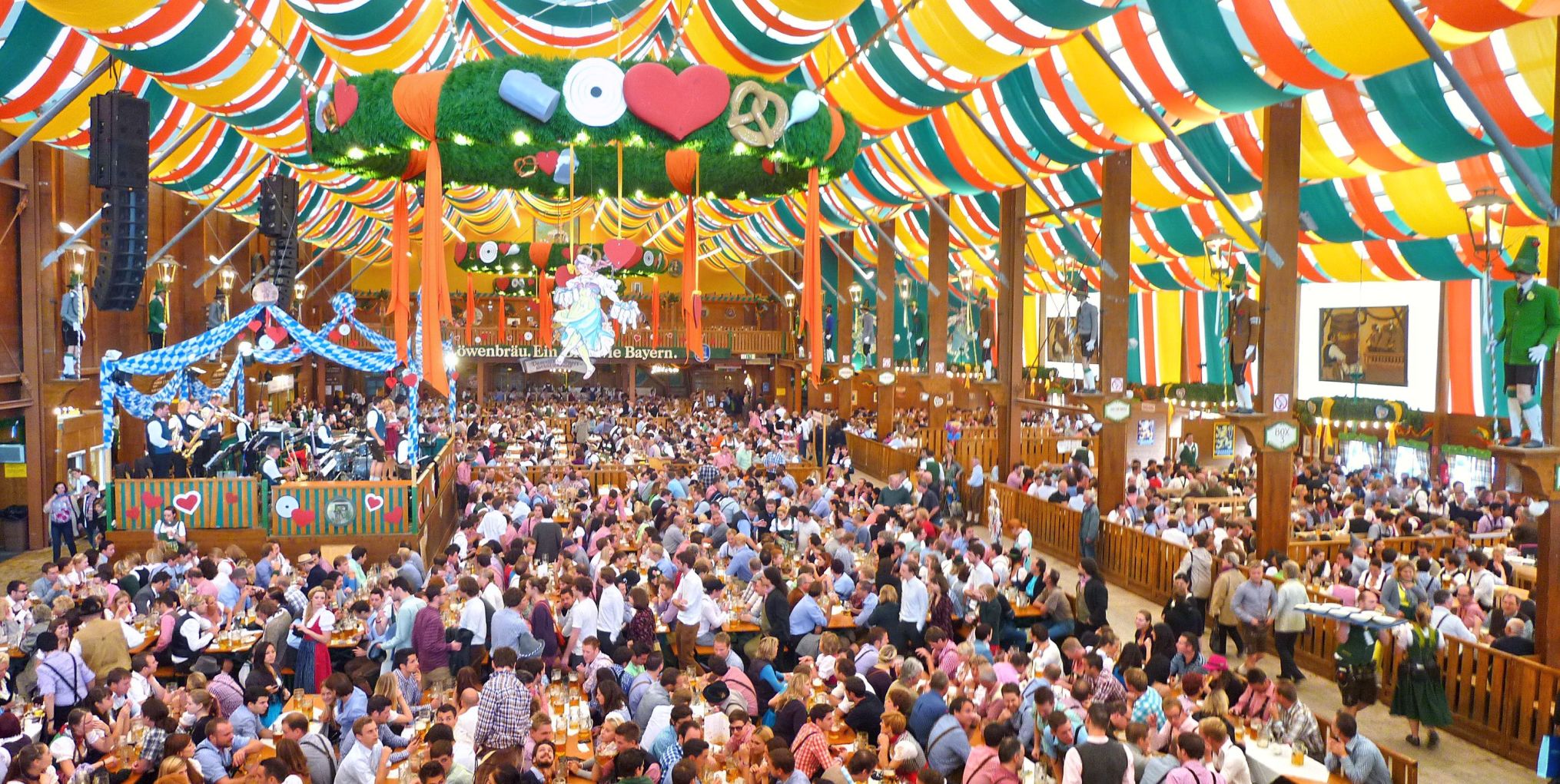 München,_Schützen-Festzelt,_Oktoberfest_2012_(01).jpg